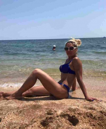 ✨ У меня богатый опыт и я знаю, как обращаться с мужчинами. 💋 Мои услуги всегда на высшем уровне: классический и эротический массаж, фантазии и ролевые игры, стриптиз, оральный и классический секс. 💦 Просмотри мои фото, и ты поймешь, что я лучшая опция для тебя. 😉 Я обещаю, что наше свидание будет полно страсти и наслаждения. 🔥 Я жду тебя в Москве, чтобы дарить тебе незабываемые моменты и утолять все твои секретные желания. 🌹 10153, 37 лет